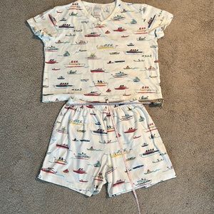 Lovely Garnet Hill short pajamas. Cute summer boat print. 100% Cotton. Sz M